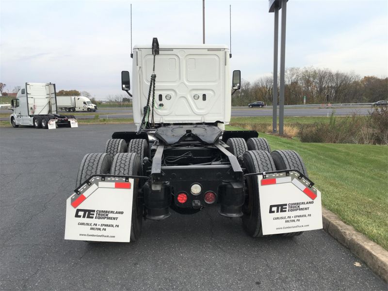 18 Freightliner Cascadia 125 Bergey S Truck Centers Medium Heavy Duty Commercial Truck Dealer