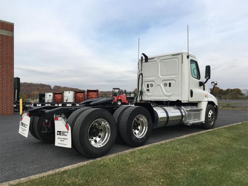 18 Freightliner Cascadia 125 Bergey S Truck Centers Medium Heavy Duty Commercial Truck Dealer